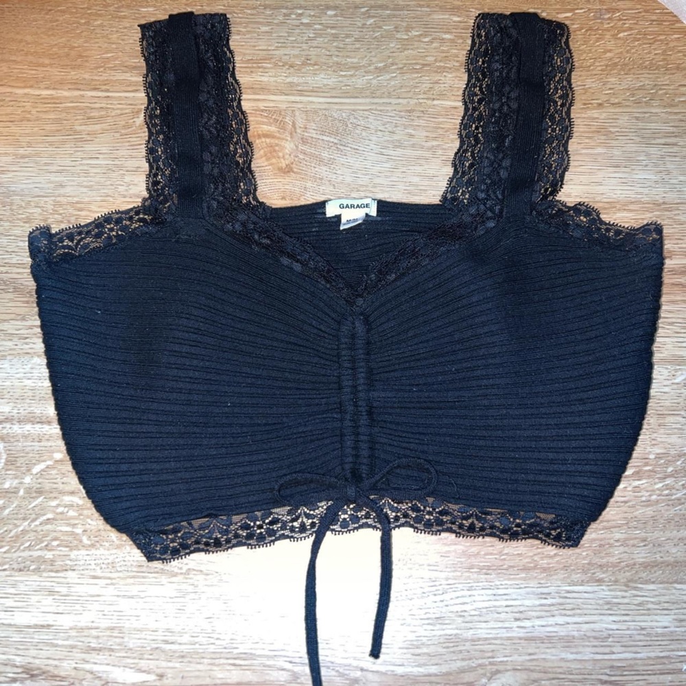 garage black crop top